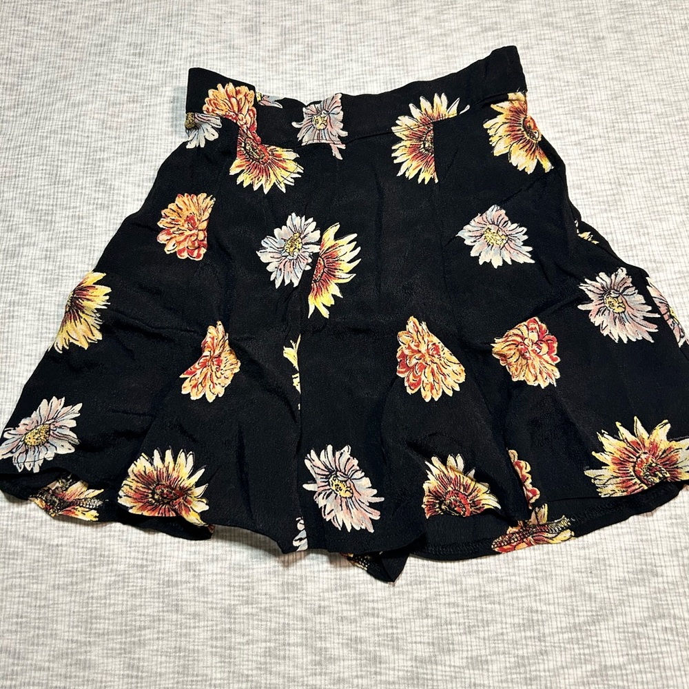 Brandy Melville Women Black Floral Casual Skirt One Size Zipper